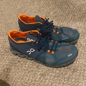 Mens On Cloud Running Shoes- blue orange-size 10.5